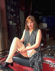 Hairy mature slut playing with herself